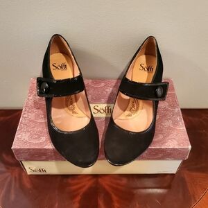 LIKE NEW Sofft Mary Jane's Women's Size 9 Heels